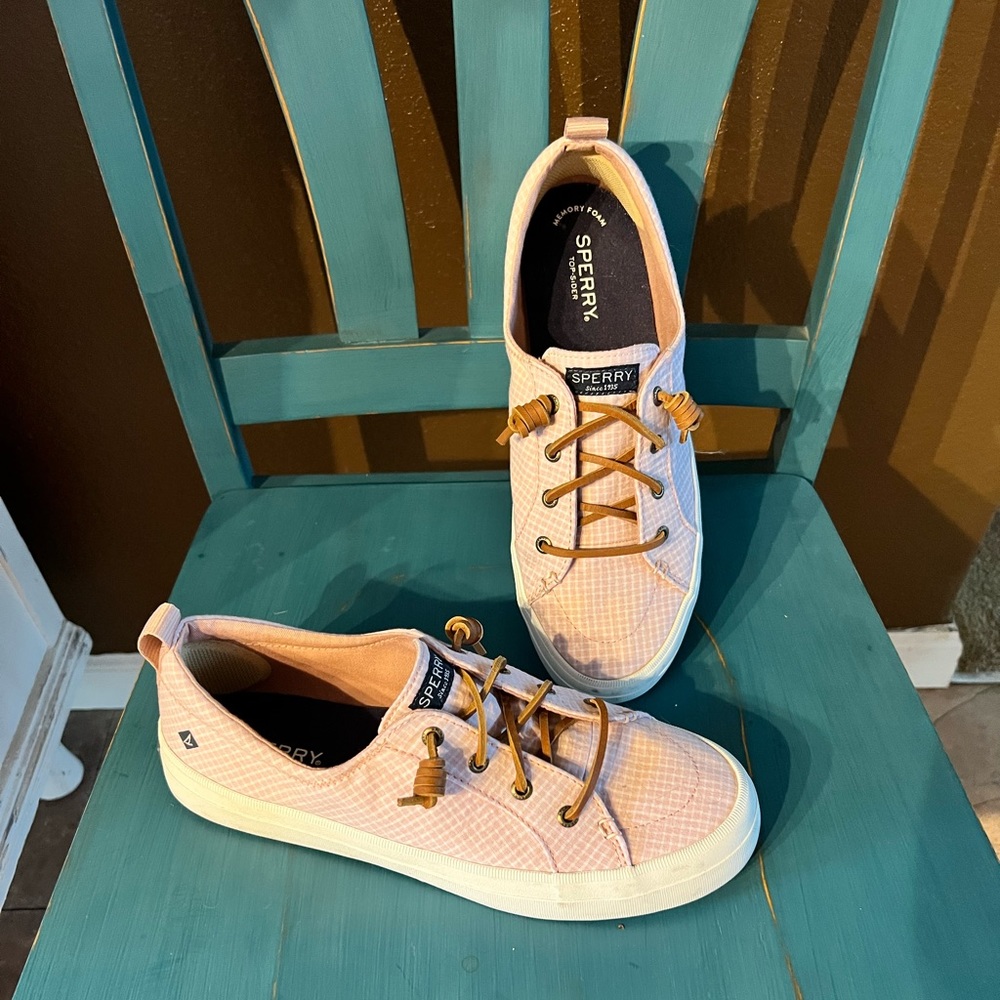 Sperry tennis shoes